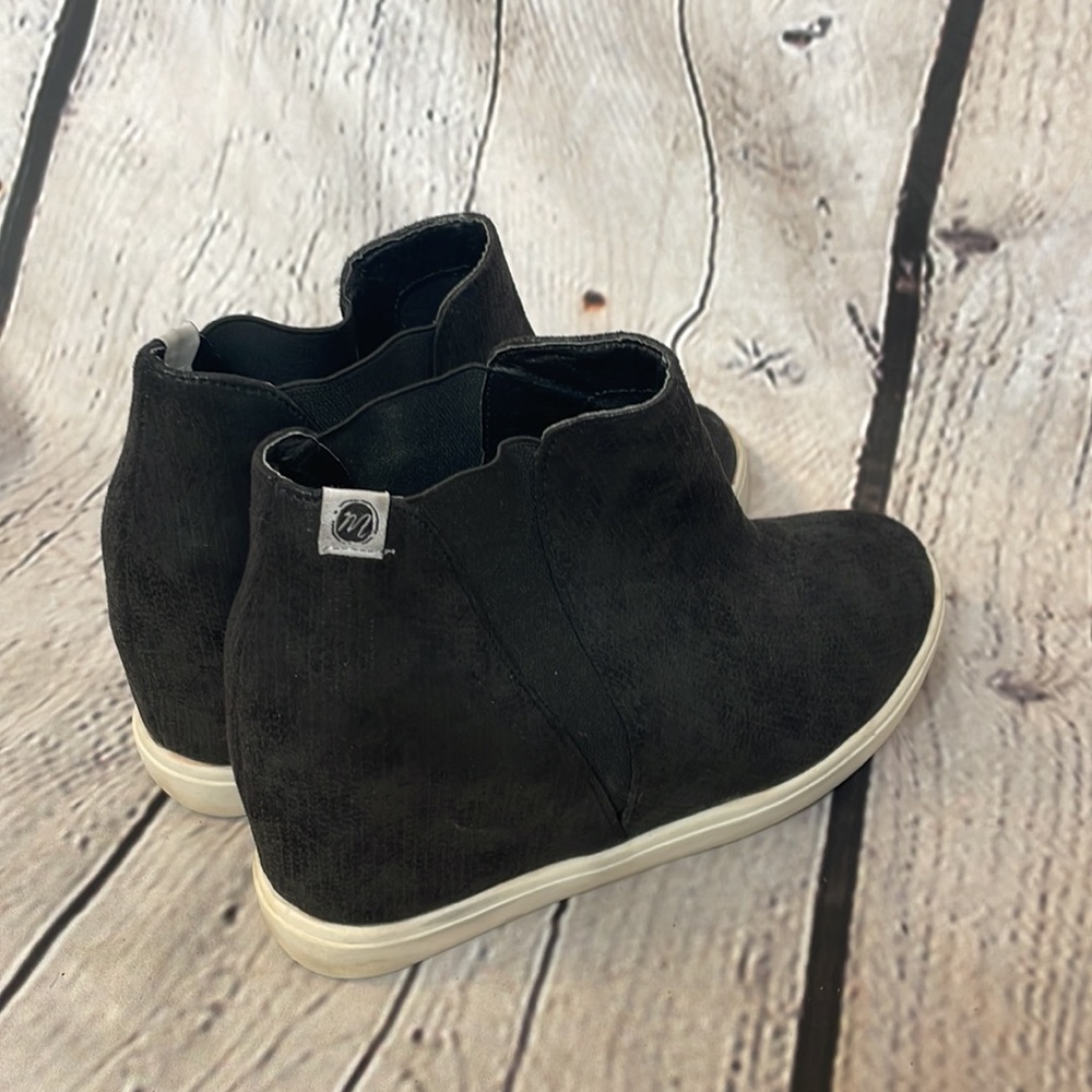 Coconuts By Matisse Black Wedged Heel Slip-On Sneakers Size 7.5 - Picture 5 of 10